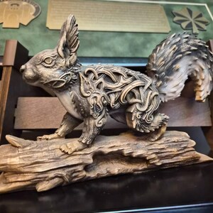 ラタトスクのリスの木彫り：北欧バイキングの祭壇装飾 - Etsy 日本