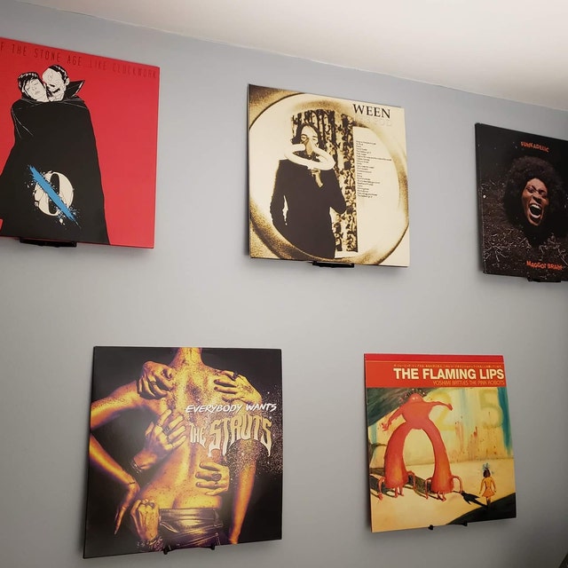 One of my favorite mediums to use while creating is upcycled scratched &  unplayable Vinyl records. Here are some wall hangings all handpainted. :  r/happy