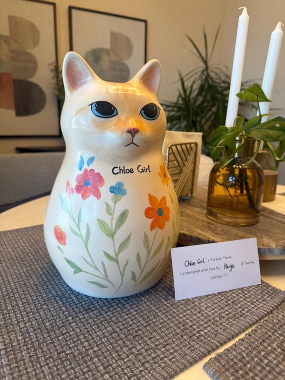 Custom cat urn recreating Rogan's markings — 5 star Etsy review by Paige, Farbe Ceramics