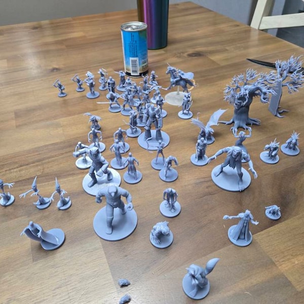 Dragons of the Spire (Display of 36pcs)