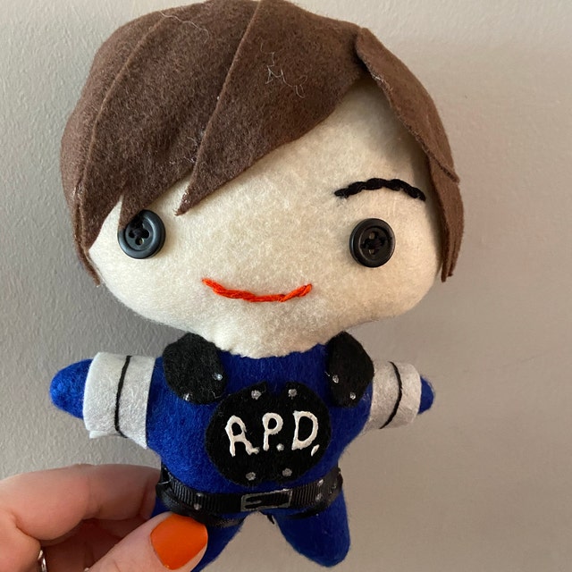 バイオハザード レオン・S・ケネディ ぬいぐるみ：RPD警察官 - Etsy 日本