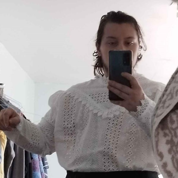 LIGHT STAND-UP COLLAR SNAP BODY