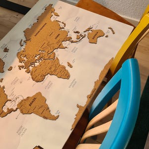 世界地図プッシュピンウォールアート、コルク世界地図ボード、木製世界