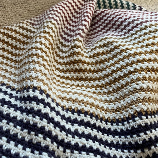 ストライプ模様のコーナートゥコーナーかぎ針編みブランケットパターン