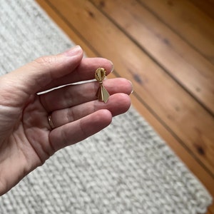 retro 10 black and gold