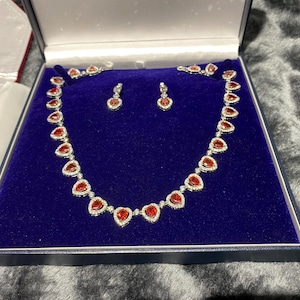 pretty woman red dress jewelry And the award for "most expensive flirtation" goes to... | Hulu