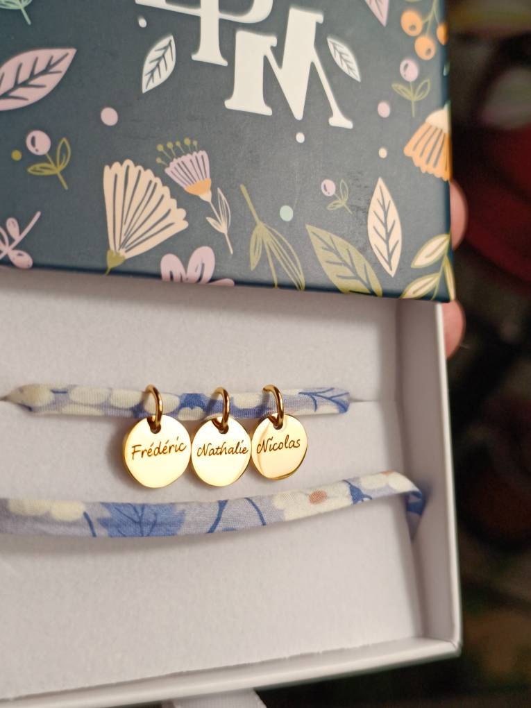 Personalized bracelet, 2-turn liberty cord with engraved medals and charm, Gift for Mom, Grandma, Godmother, Birth jewelry, Christmas gift