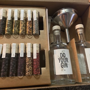 DO YOUR GIN - it's GIVEAWAY o'clock! ••• Win DO YOUR GIN kit by following  these easy steps: 1. Follow us 2. Tag 3 friends you would like to drink gin  with
