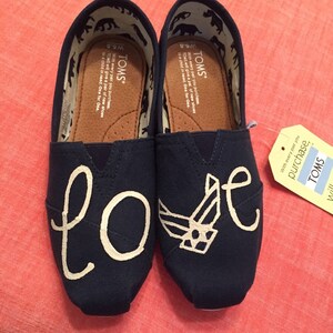 Taylor added a photo of their purchase