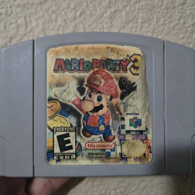 250種類以上の正規品ニンテンドー64（N64）ビデオゲームコレクション