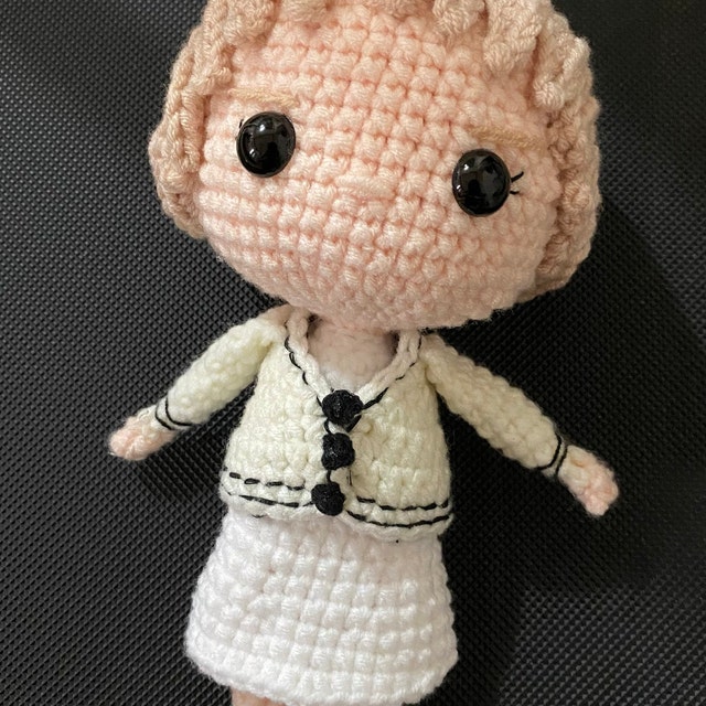 Unofficial Taylor Swift Crochet Kit: Includes Everything to Make a Taylor  Swift Amigurumi Doll!: 9780785844181: Galusz, Katalin: Books 