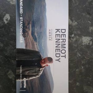 Alice hat ein Foto des gekauften Artikels hinzugefügt