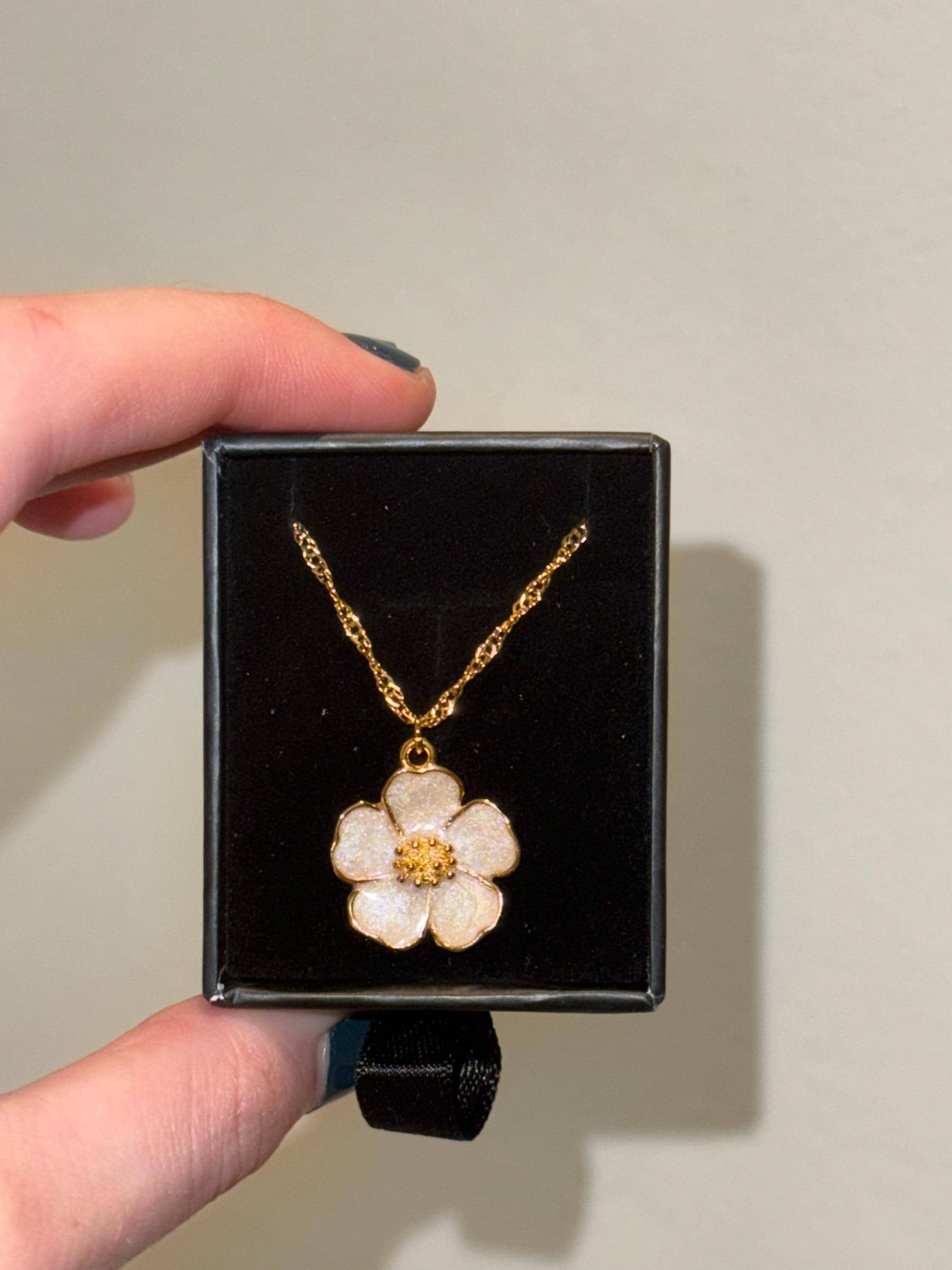 Gold Plated Enamel Sakura Flower Necklace, Flower Necklace, Gold Sakura Flower Necklace, Christmas Gift, Gift for her, Everyday Necklace
