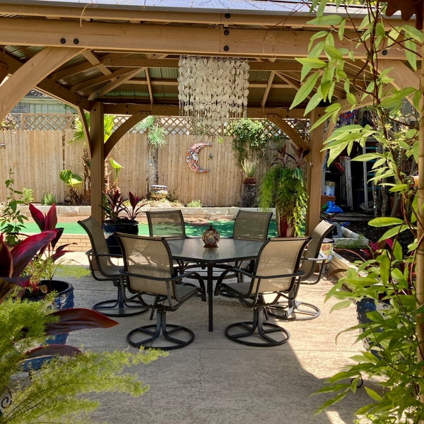 GARDENGREETERS White Capiz Shell Solar Wind Chime / Chandelier
