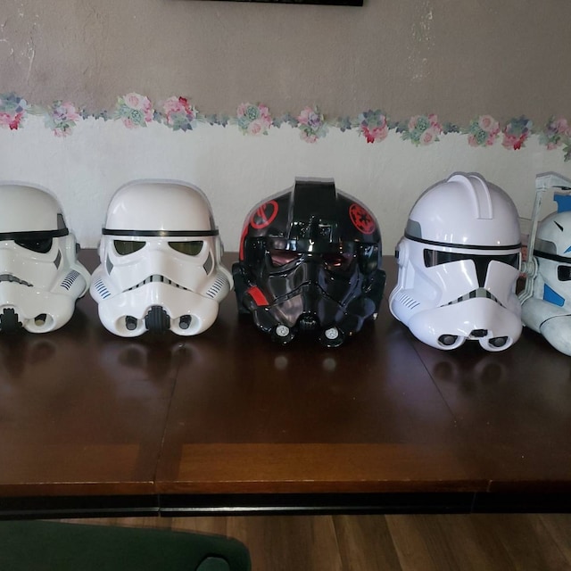 ストームトルーパーヒーローのフルサイズスターウォーズヘルメット