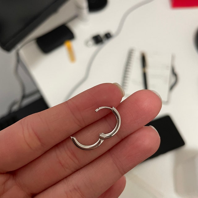 Orecchini da uomo - Orecchini a croce in argento da uomo - Orecchini a cerchio pendenti in argento da uomo - Orecchini a croce pendenti in argento sterling - Di Twistedpendant - Italia Orecchini da uomo - Orecchini a croce in argento da uomo - Orecchini a cerchio pendenti in argento da uomo - Orecchini a croce pendenti in argento sterling - Di Twistedpendant - Italia