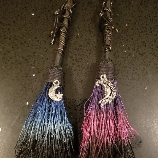 Natural Crystal Magic Broom,Mini Witch Broom,Crystal Witch Wiccan Altar Broom Magic Ceremony Decor Handmade Reiki Broomstick Cleansing Healing Fengsh