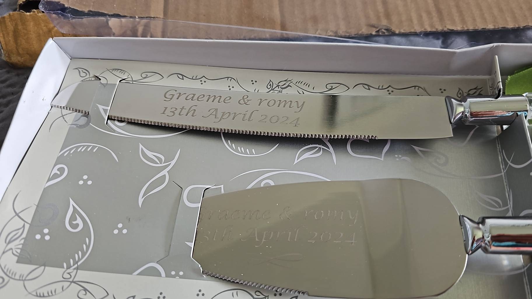 Personalised Engraved Wedding Cake Server Set with Free Ribbon Bows. Birthdays Anniversaries Gifts. Add Names & Date. Mr Mrs Gift