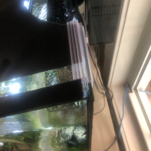 Aquarium hood hinges clearance