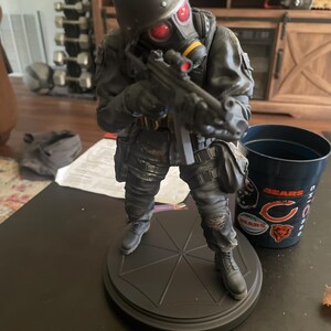 ハンク 1/6 フィギュア（取り外し可能なマズルフラッシュ付き）バイオ