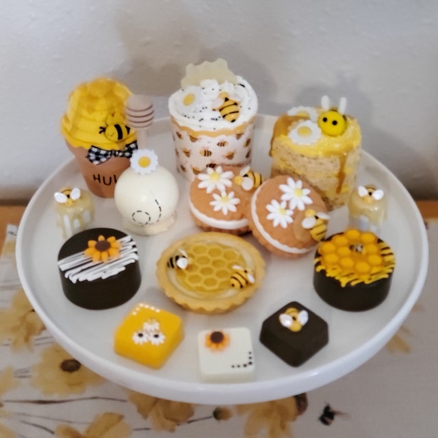 edible image BEE GNOMES cake decor, cupcakes, cookies, SHIPPING INCLUD –  23sweets