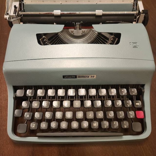 OLIVETTI LETTERA 32 タイプライター、オリジナルのティールカラーが