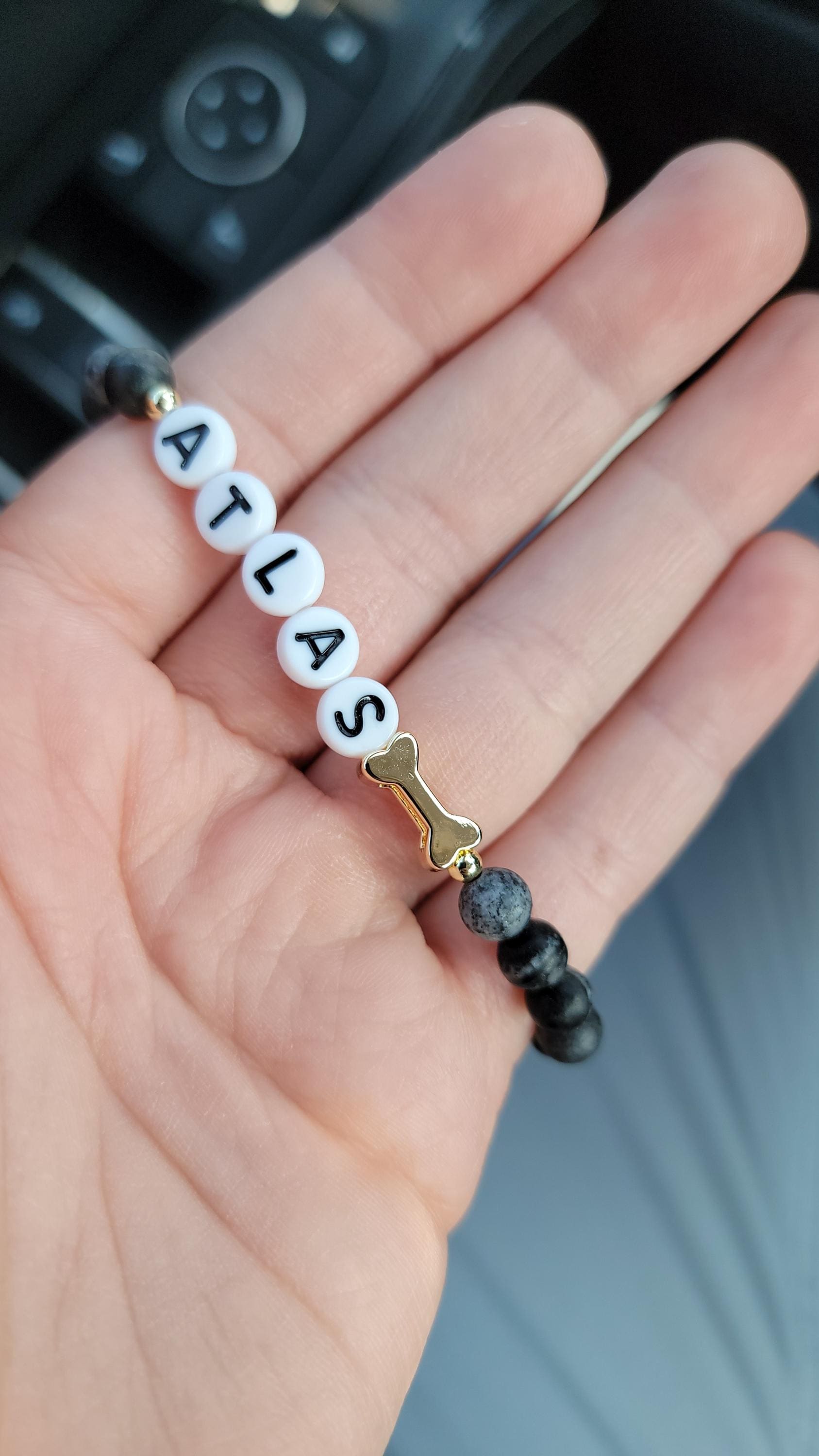 Personalized Pet Name Bone Bracelet with Beads, Gold Bone Bracelet, Stretch Chain, Pet Memorial Jewelry, Gift for Dog Mom/Pet Lovers