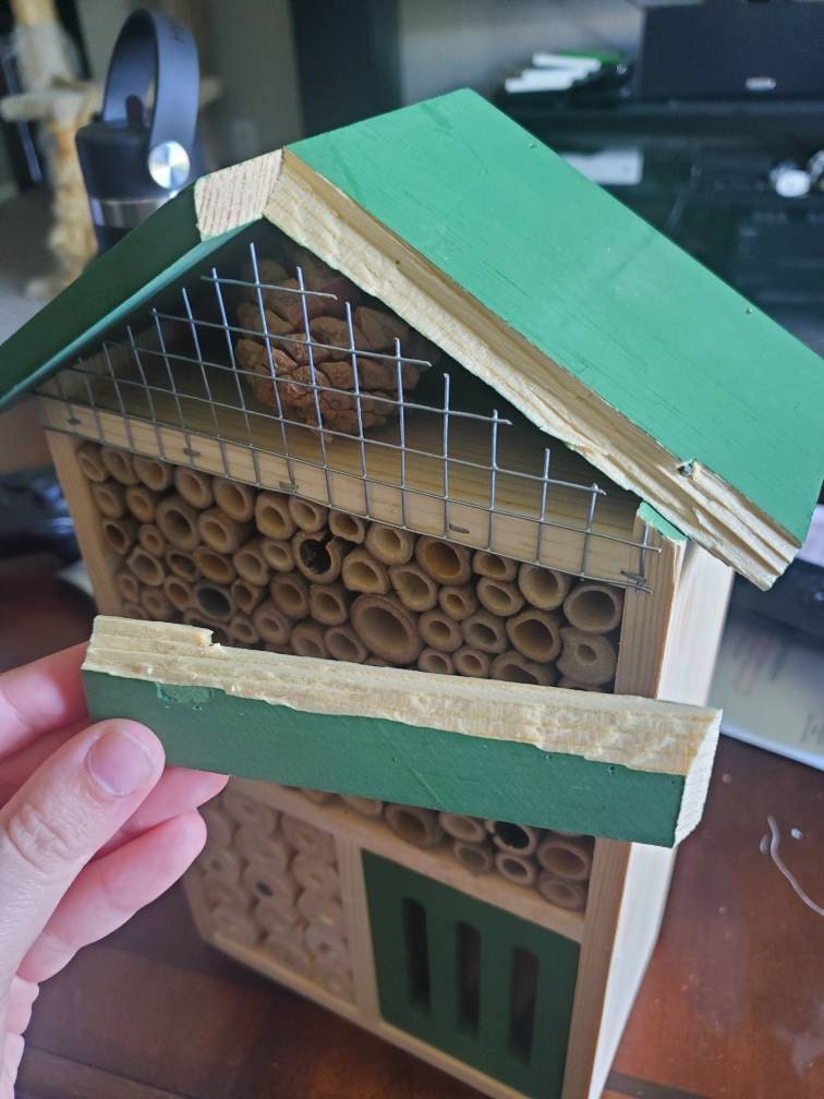 Sunny Pollinator Hotel Mehrzimmerhaus - Blattschneider &amp; Mauerbienen Insektenhabitat Einheimische Gärten Bio-Garten Gärtner Natur Geschenk