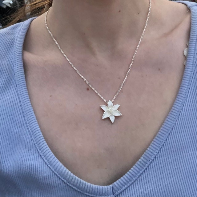 アクセサリー A&G Large Lilium Pendant il_fullxfull.4897104996_slcx.jpg