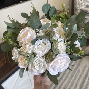 白いユーカリと緑のブーケ花嫁アイボリーホワイトウェディングブーケ