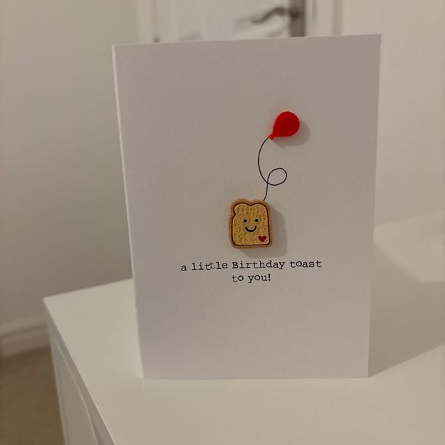 Geburtstagskarte Für Hundefreunde | „A Little Toast On Your Birthday“ | Mit Umschlag | Lustig & Kreativ