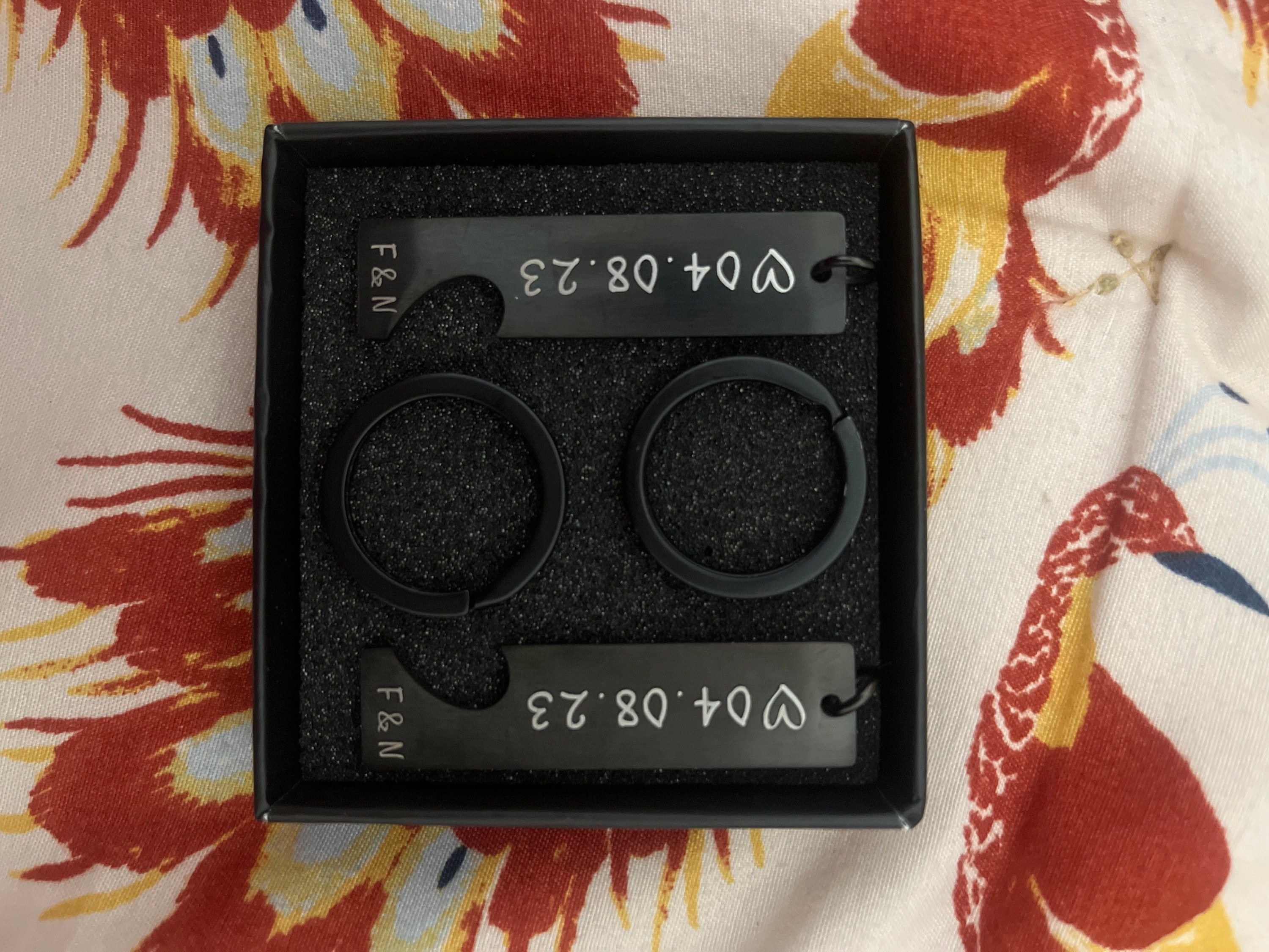 Benutzerdefinierte Paar Keychain Personalisierte Geschenk Für Freund Freundin Passenden Schlüsselanhänger Jahrestag Geschenke für Freund Valentinstag Geschenke