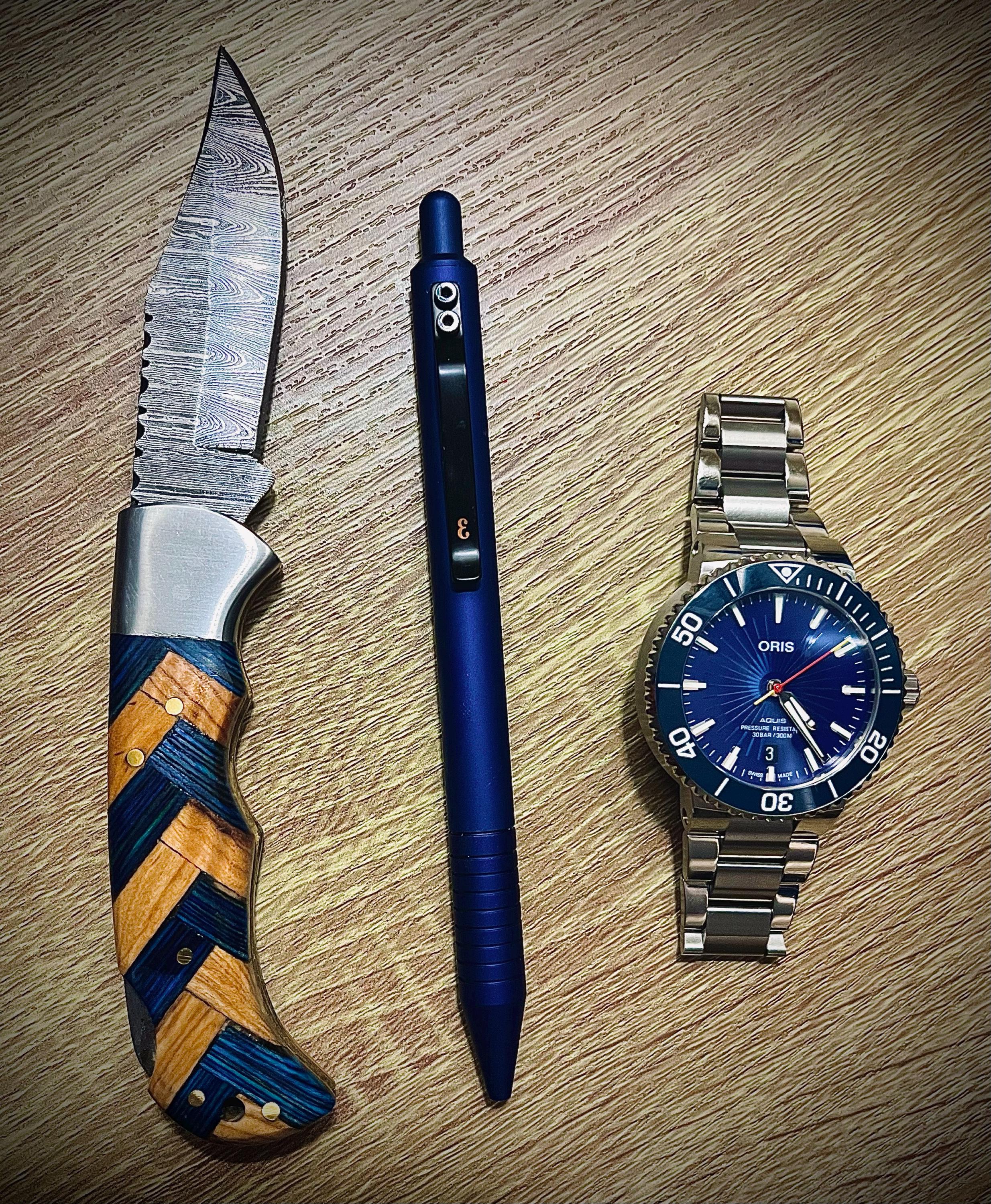 Handgemachtes Damast-Taschenmesser mit Olivenholzgriff, Geburtstagsgeschenk, Klappmesser, Bräutigamsmann-Geschenk, Jahrestag, Hochzeit, personalisiertes Geschenk für Männer