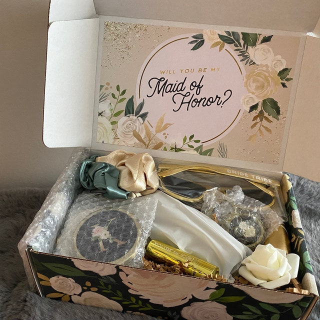 Maid of Honor & Bridesmaid Proposal Gifts •