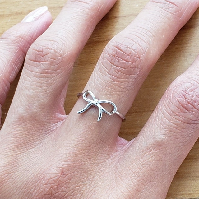 Thin Ribbon Ring – Glen & Effie