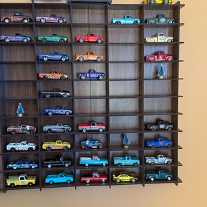 古い黒色のミニカーディスプレイケース（ミニカー100台収納可能