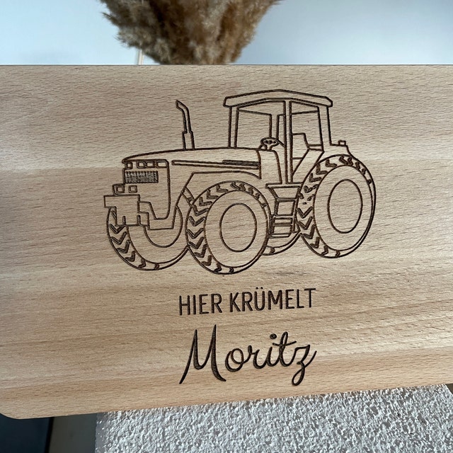 Frühstücksbrettchen Mit Traktor-Gravur – Personalisiert Für Kinder, 21x11 Cm