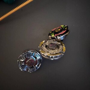 フルメタル ベイブレード ハデス ケルベロス BD145DS (メタルファイト
