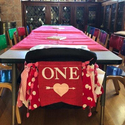 Valentine's Day 1st Birthday Highchair Banner & Crown Set - Pink Red Heart Garland Decor For Baby's First Birthday Party