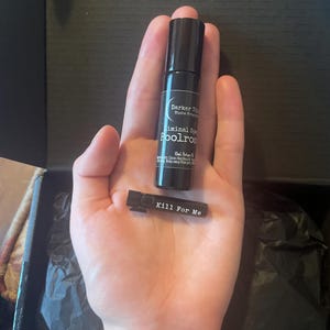 Siri added a photo of their purchase