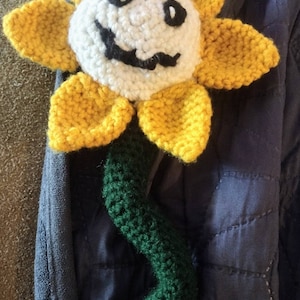 How to Make an Undertale Flowey Plushie [Free Plush Pattern] 