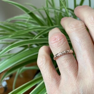 Unique Flower 10K/14K/18K Plain Gold Wedding Band Antique Unique Flower 10K/14K/18K Plain Gold Wedding Band Antique