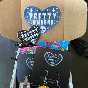 Taylor added a photo of their purchase