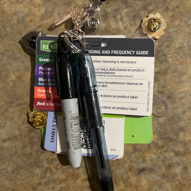 Green Metal Retractable Badge Reel Clip with Pull Line Pen Student Nurse ID  Card Badge Holder Carabiner Key Chain Writing Pen - Hepsiburada Global