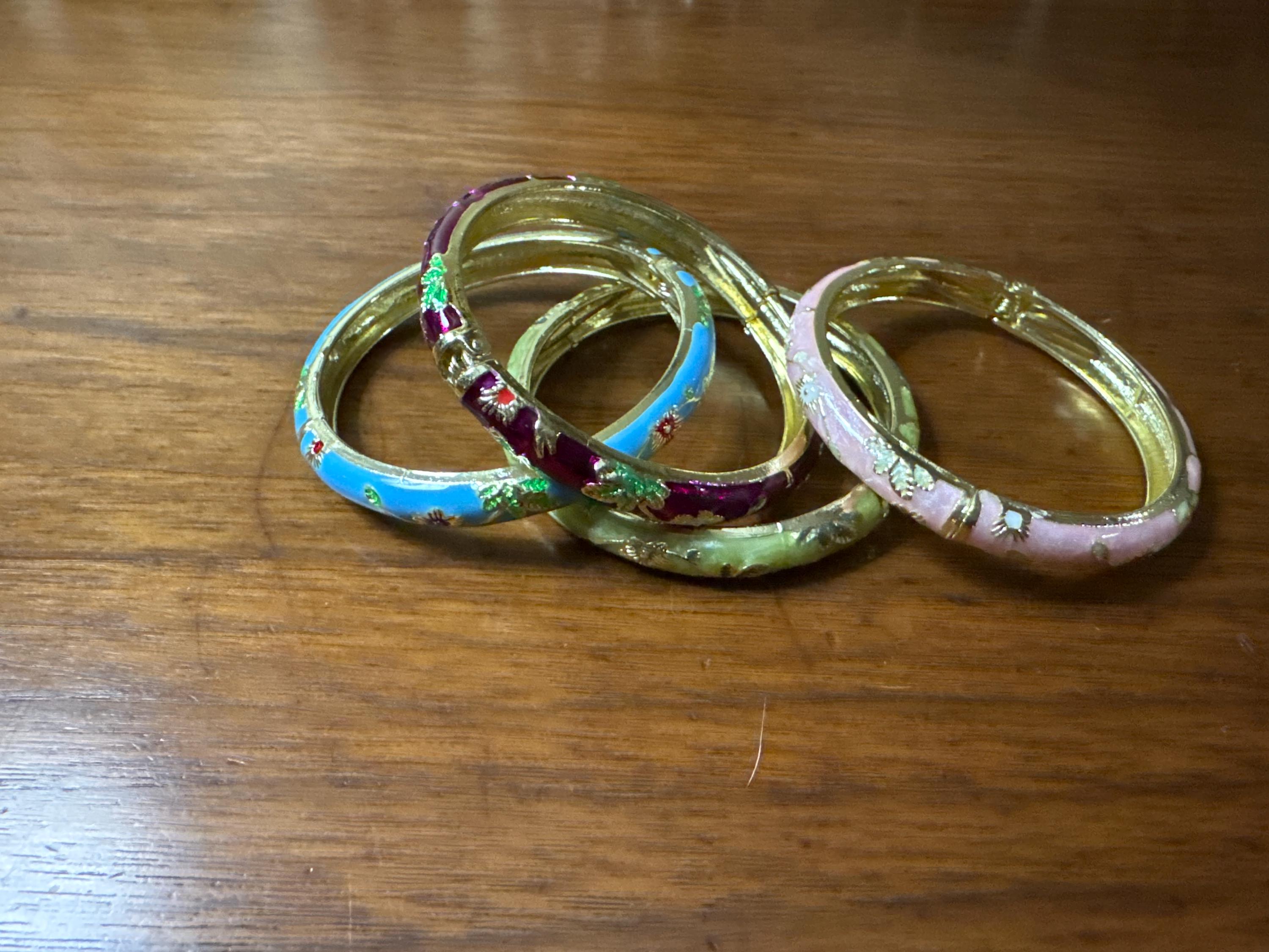 Vintage-Armreif mit Feder und buntem Emaille und kleinem Blumenmuster, Geburtstagsgeschenk, Weihnachtsfeier