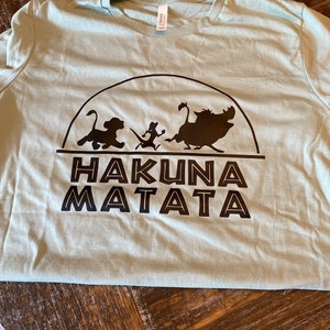 Camisa Hakuna Matata Disney camisas de Disney para mujeres | Etsy México