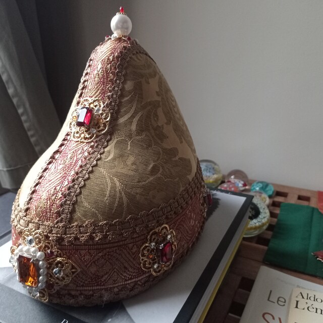 Tricorno rosso filo oro - Cappello confezionato sartorialmente a