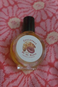 Croissant et un Bisou * Indie Perfume * Oil * Flaky Buttery Pastry * Kiss of Strawberry Preserves* Perfect for layering or on its own!