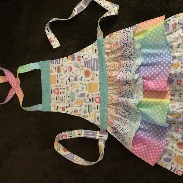 GIRLS APRON Pattern , Little Girls Ruffle Apron, Four Sizes Included to ...