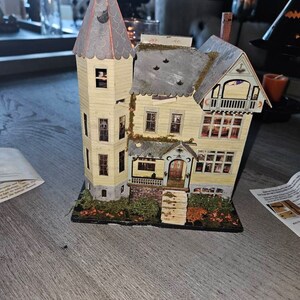 Casper's Haunted Mansion - Halloween Haunted House Decoration